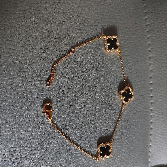 3 Black agate Motif Flower Gold Clover Bracelet - Picture 3 of 4